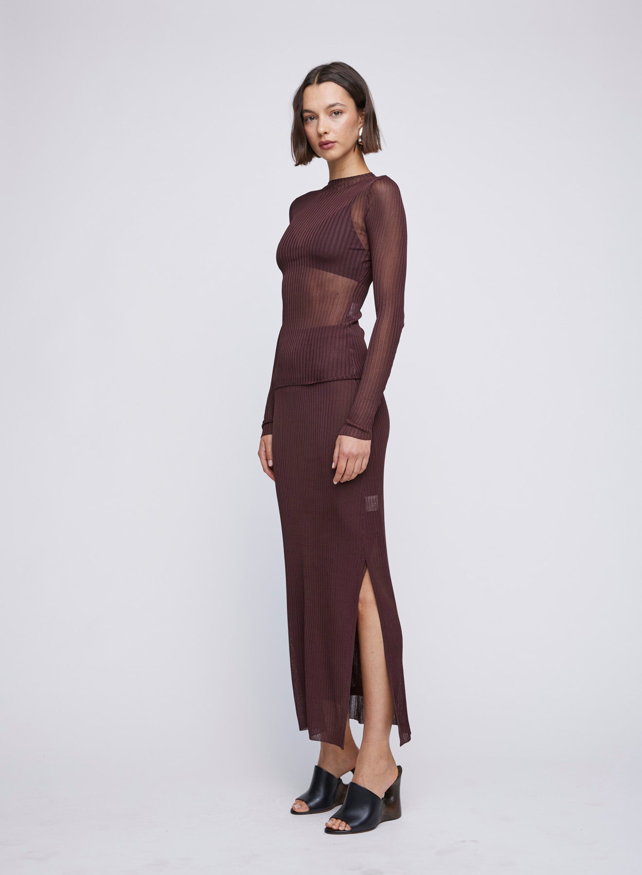 ANNA QUAN Tatum Top in sheer knit material. Long sleeves, boat neckline. Ideal for a modern and versatile wardrobe.